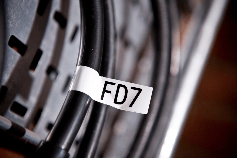 Brother Schriftband TZe-FX251 | 24 mm | Schwarz auf Weiß | 8 m